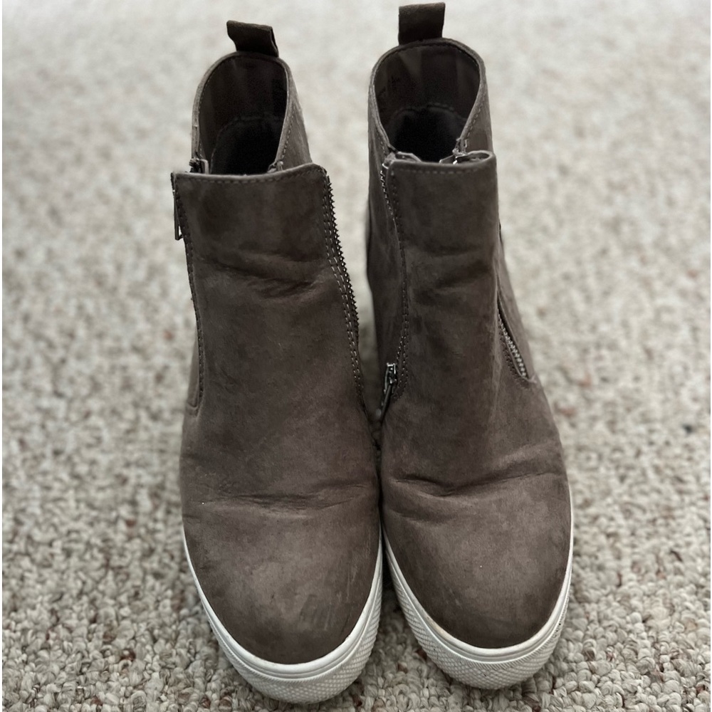 Sneaker bootie